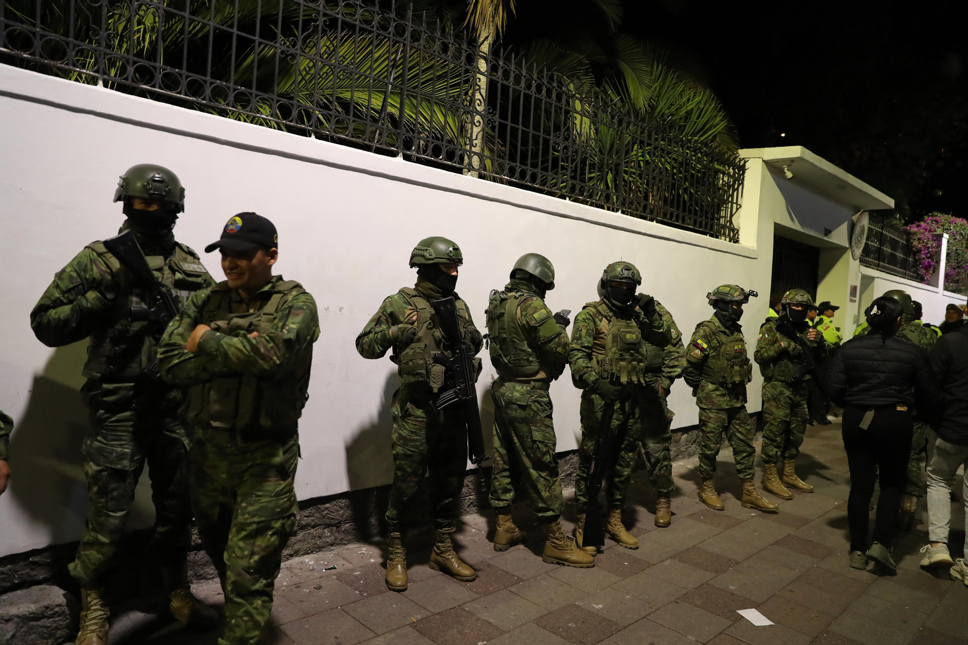 Ecuador irrumpe en embajada de México y detiene a exvicepresidente Glas tras recibir asilo