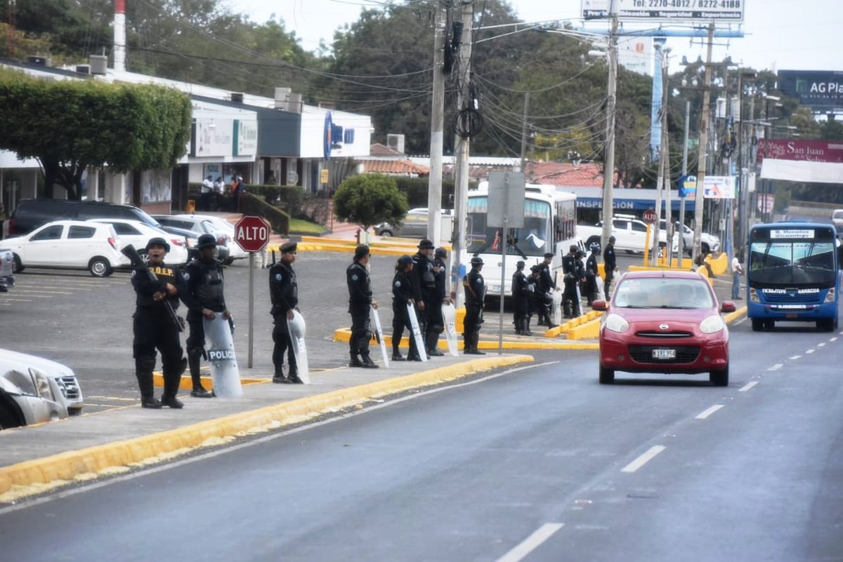 Fuerte dispositivo policial a pocas horas de marcha azul y blanco