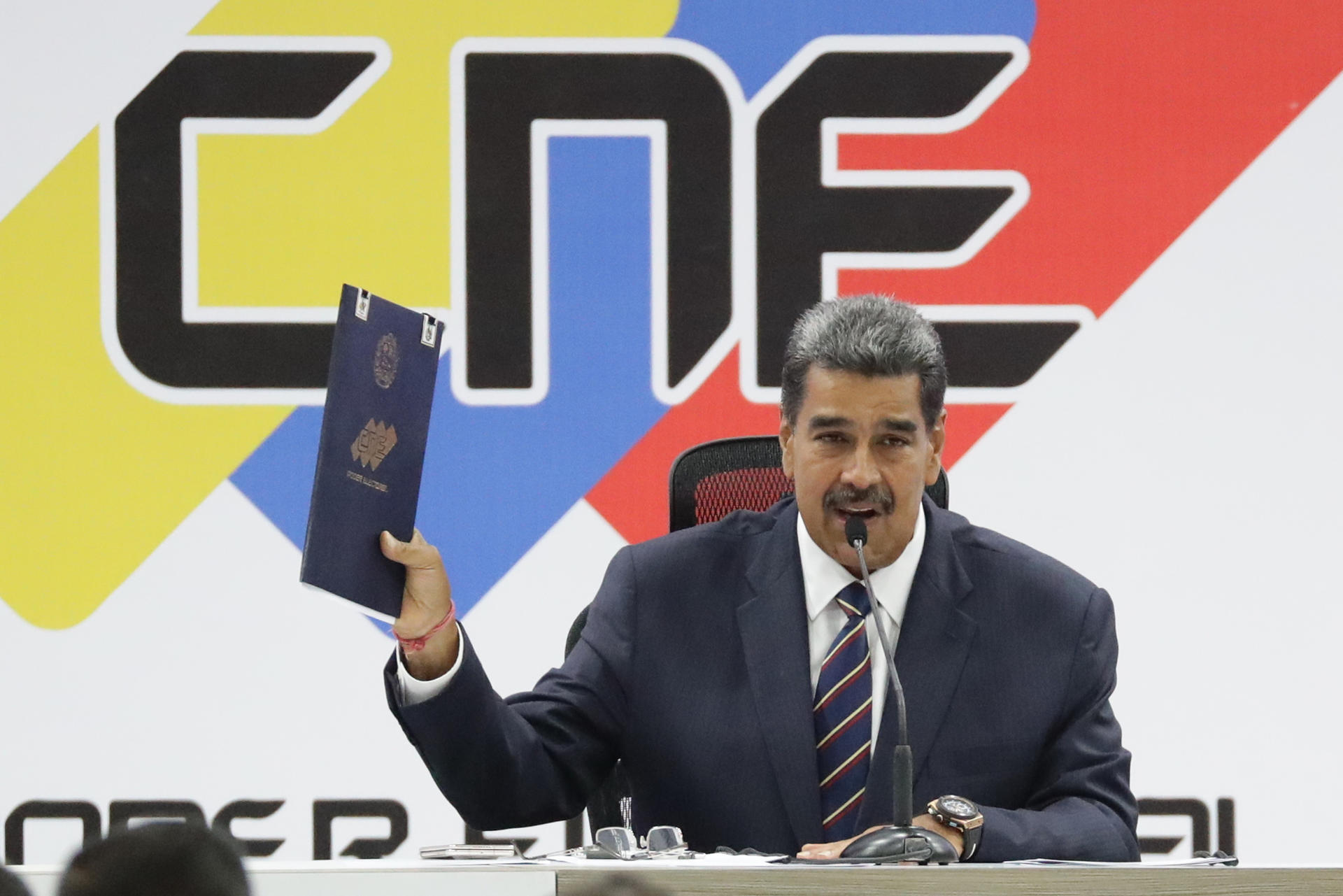 Maduro celebra la «proeza» de «vencer al fascismo» tras ser proclamado presidente reelecto