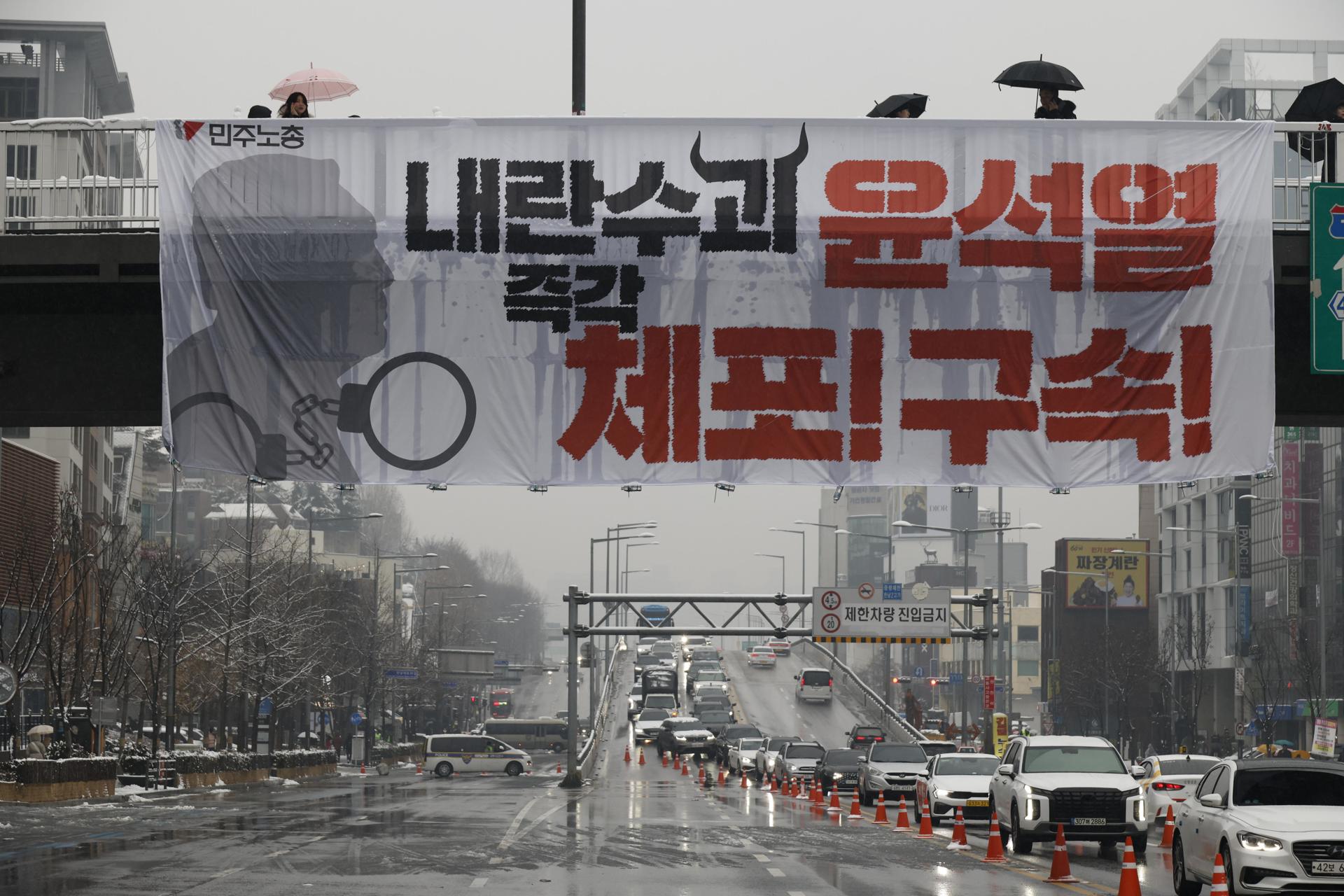 Un tribunal desestima la anulación de la orden de detención del presidente surcoreano, Yoon Suk-yeol, por la ley marcial