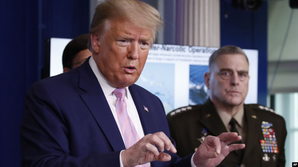 Trump envía buques antidrogas frente a Venezuela, Maduro está “en la mira”