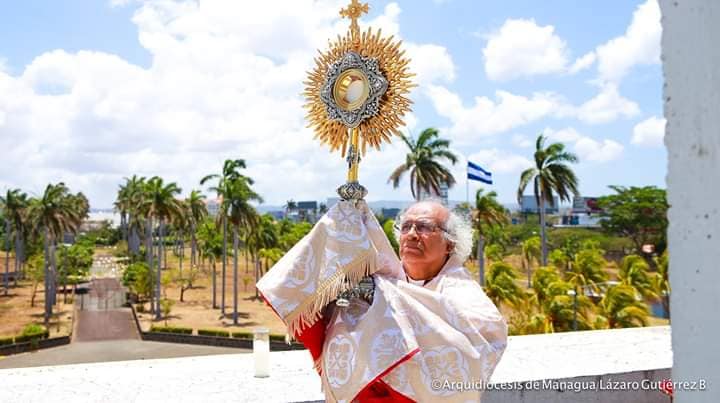 Desde las cúpulas de catedral, Brenes ora por el pueblo “temeroso de perder la vida” por el coronavirus