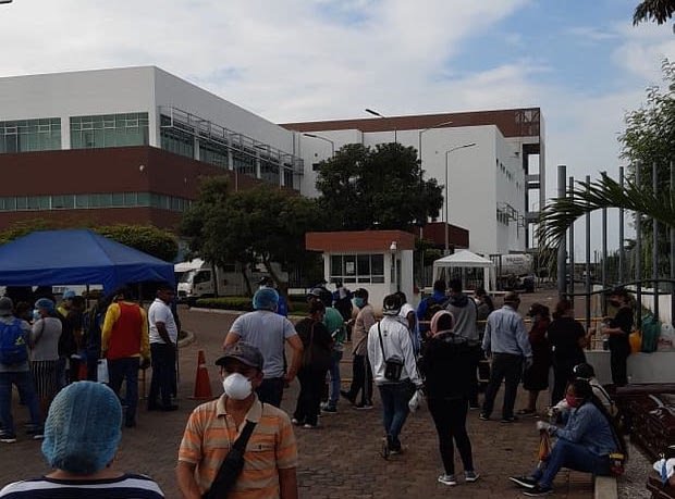 Ecuador: Aún hay gente buscando los cuerpos de sus familiares