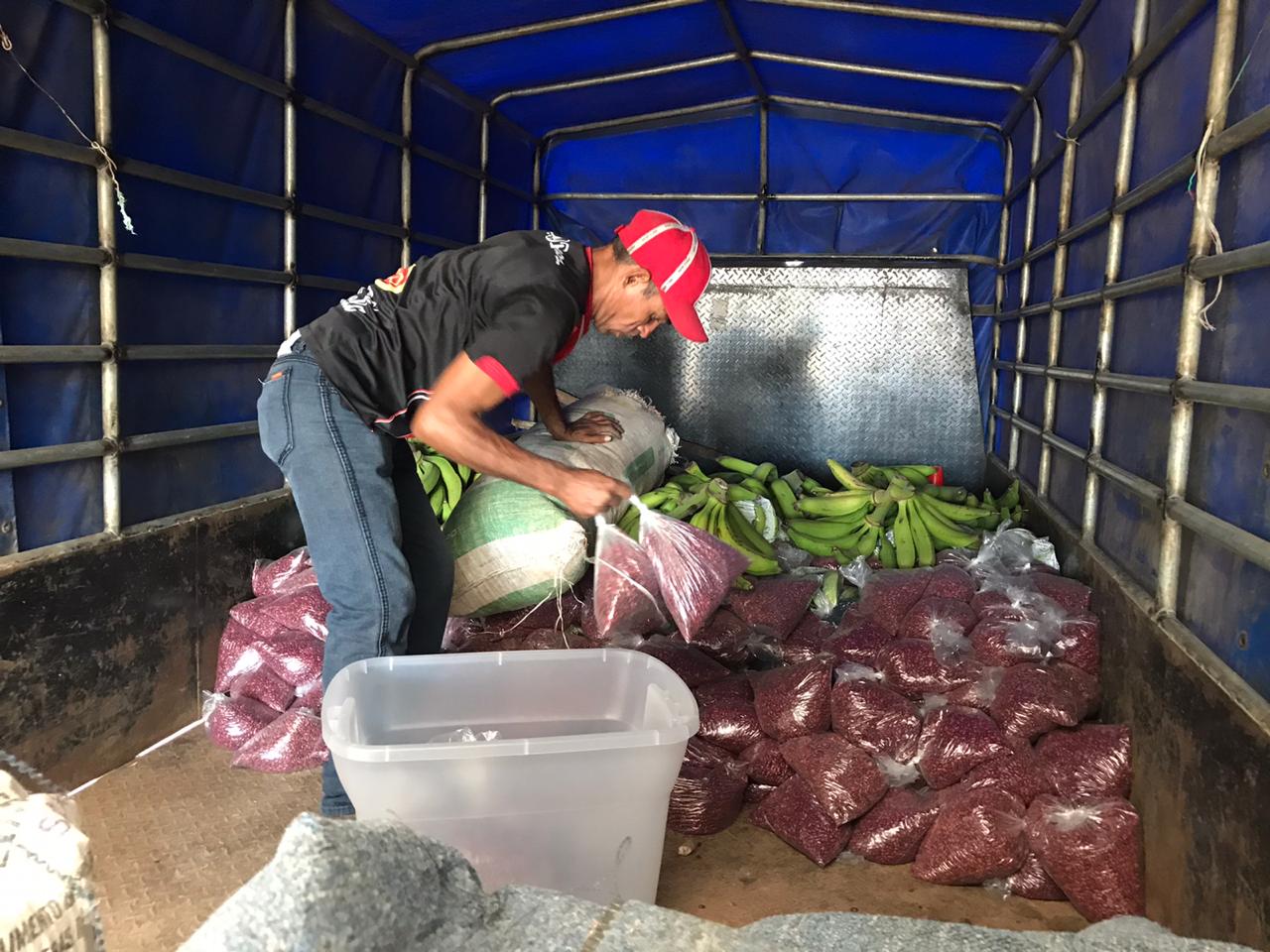 Campesinos nicaragüenses comparten su cosecha con exiliados en Costa Rica