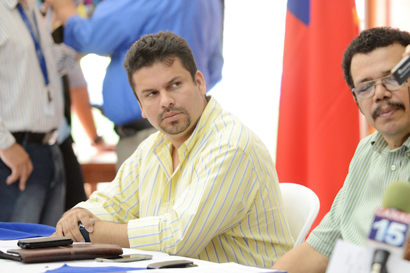Fidel Moreno llama a comprar jocotes en semáforos y descarta ayudas a trabajadores por cuenta propia