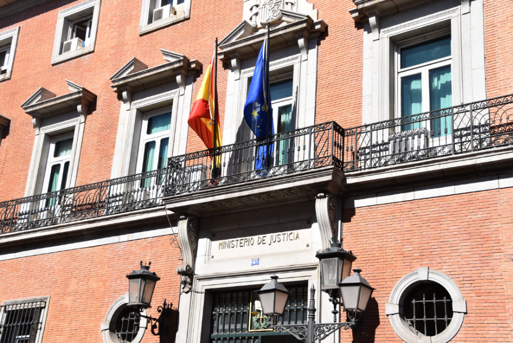 España otorga nacionalidad a Luis Galeano, Humberto Belli y otros 21 nicaragüenses desterrados