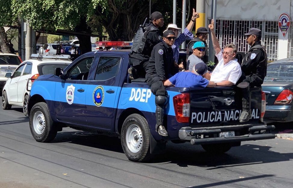 Policía sitia Managua, prohíbe manifestación y amenaza con cárcel a quienes protesten