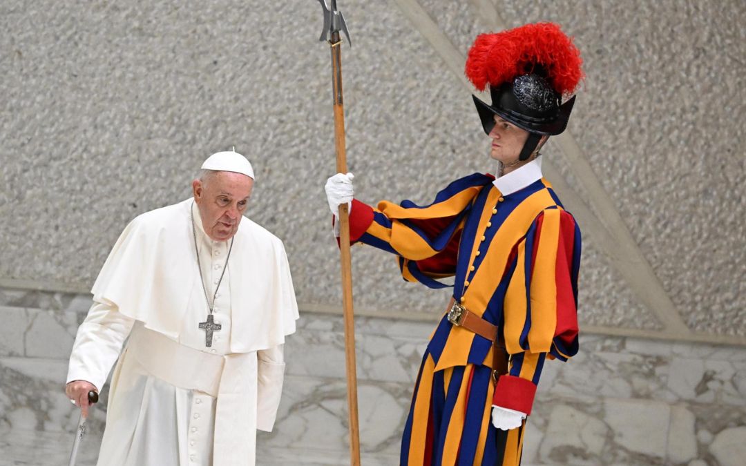 El papa insta al diálogo «absteniéndose de reacciones violentas» en Oriente Medio y Ucrania
