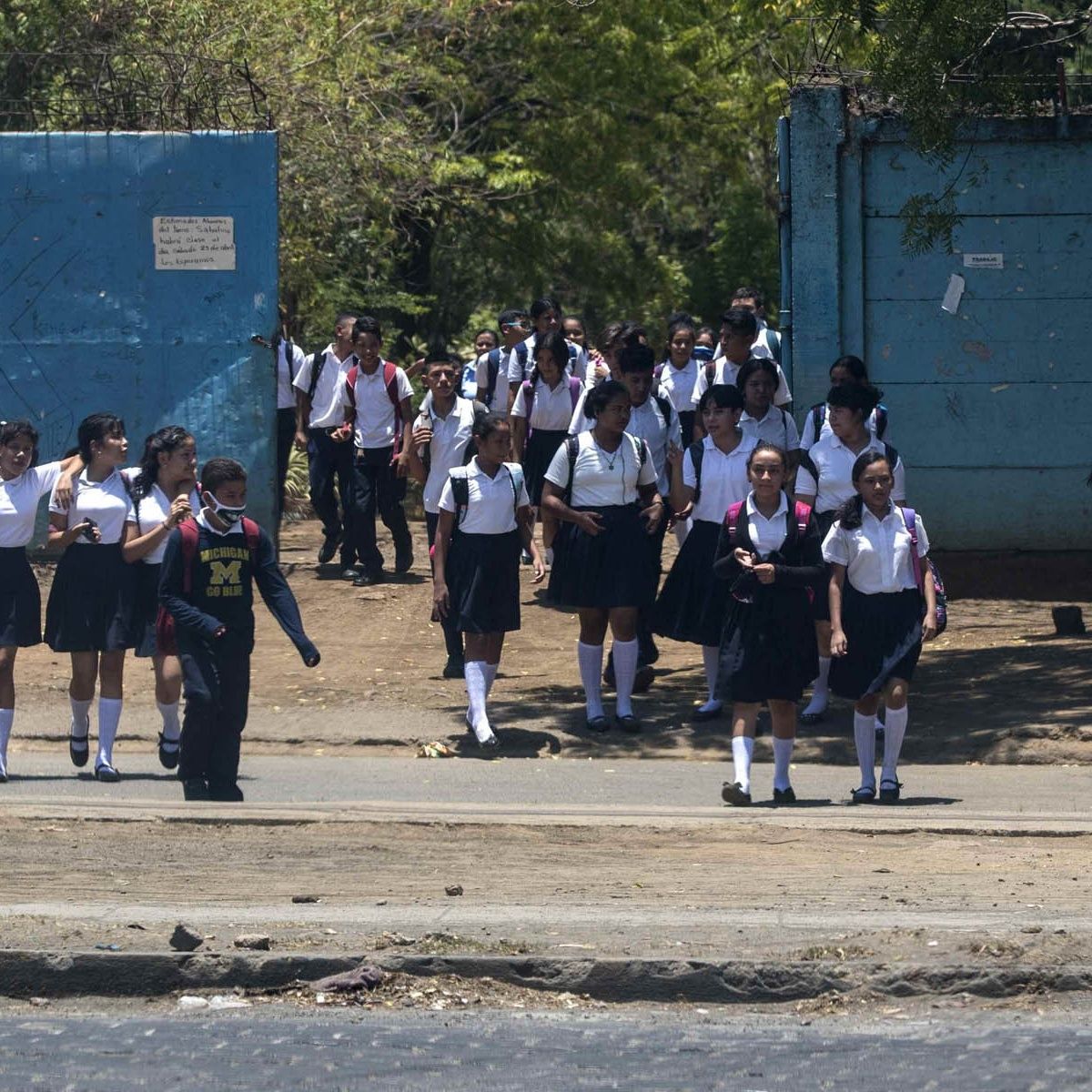 Latinoamérica: Cómo sobreviven las escuelas con clases a distancia y para cuándo planean su regreso a las aulas