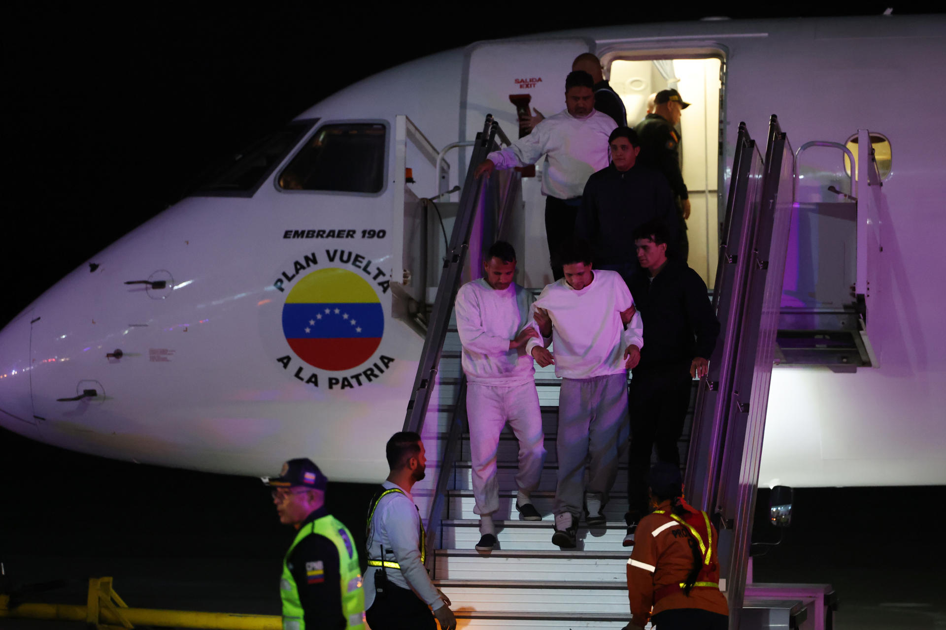 Caracas dice que EE.UU. criminaliza a migrantes venezolanos con Ley Enemigos Extranjeros