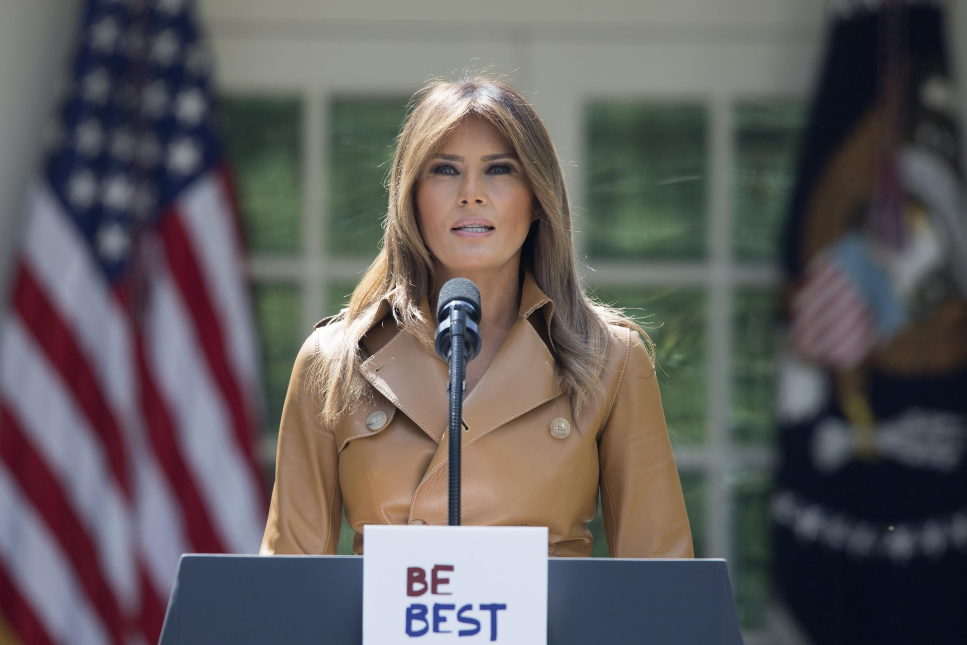 Melania Trump nombra como jefa de gabinete a una asesora que la acompaña desde hace 7 años