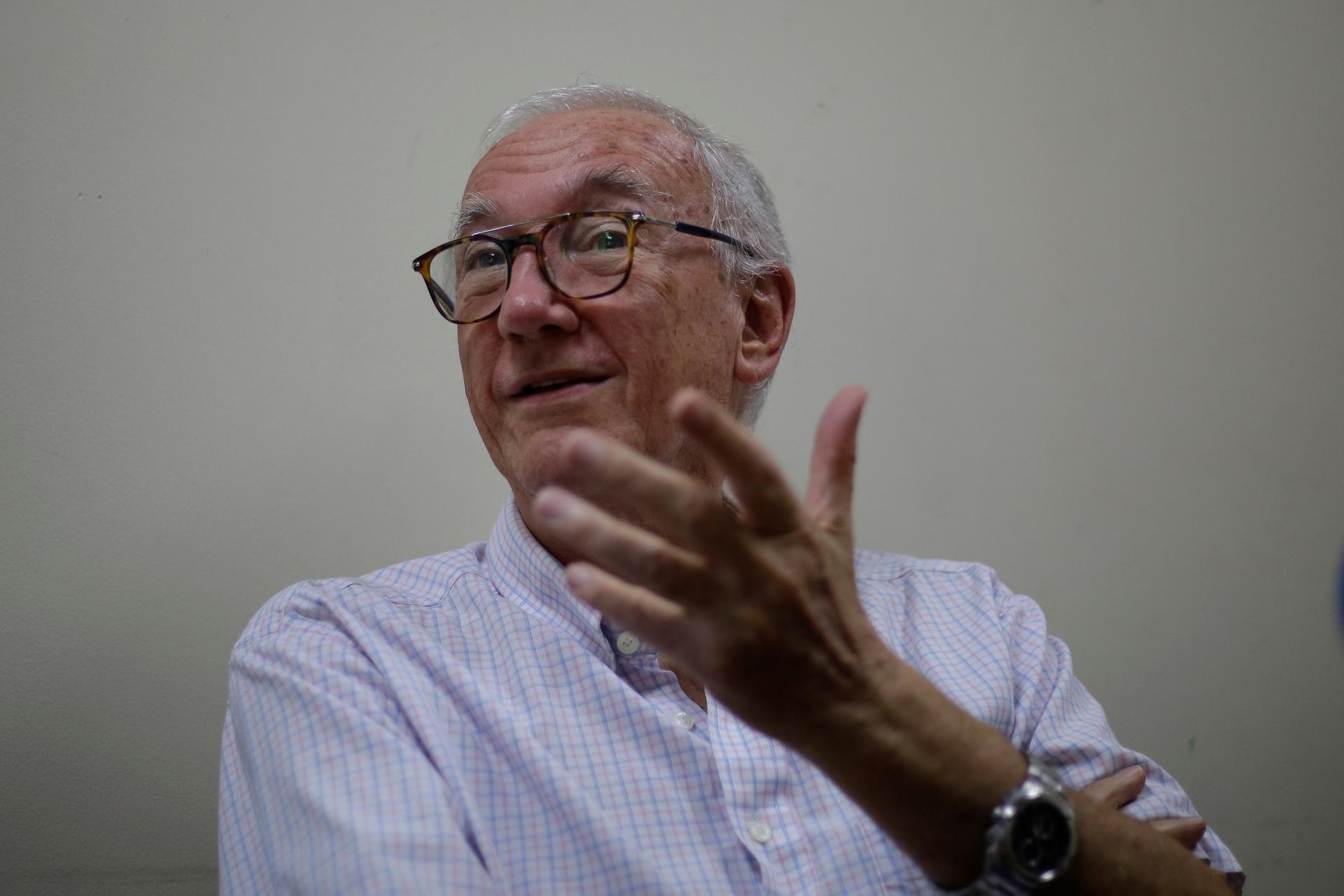 Jesuita salvadoreño dice que inicia «persecución política» a migrantes en EE.UU.