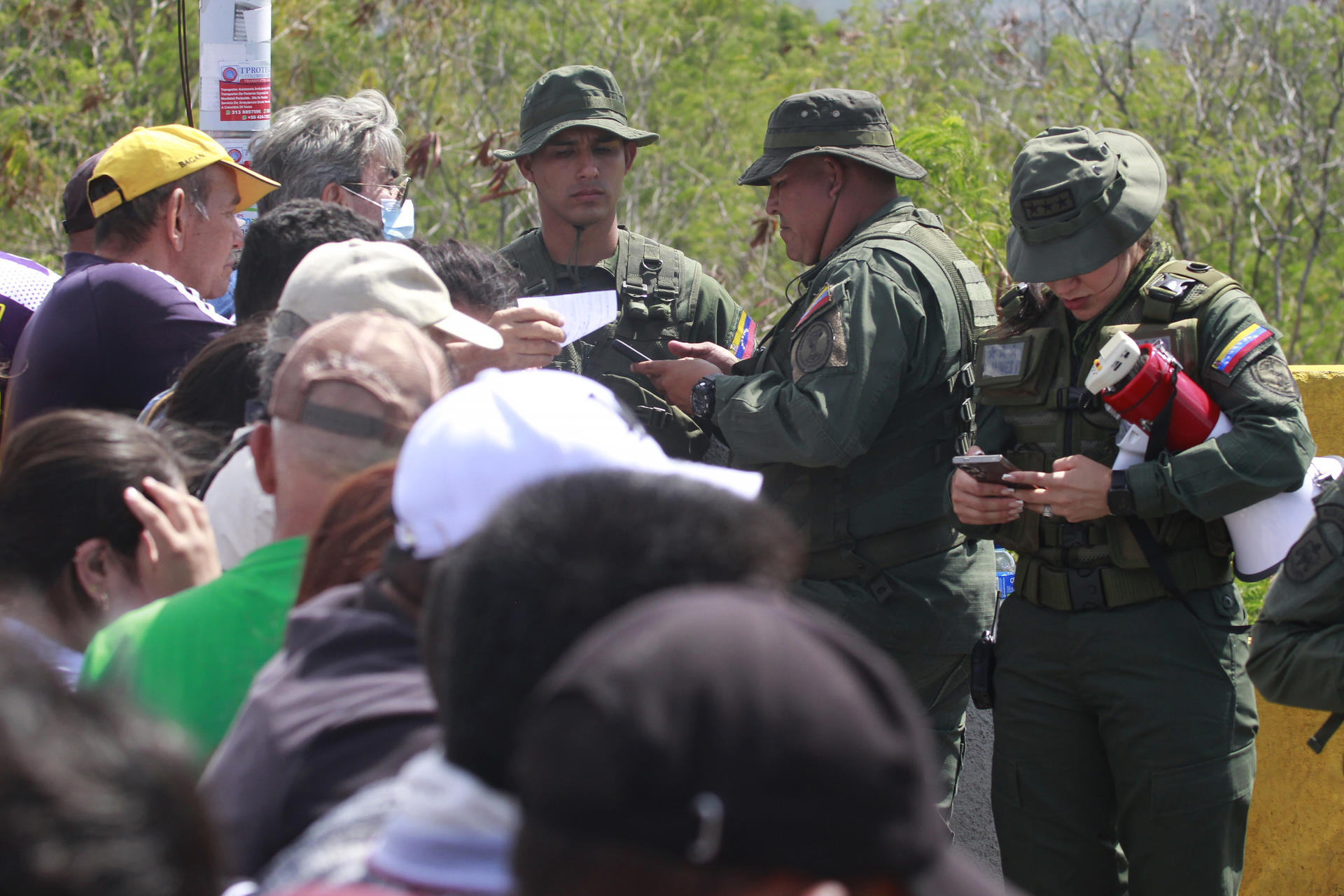 Cierre de la frontera por las elecciones paraliza el movimiento entre Colombia y Venezuela