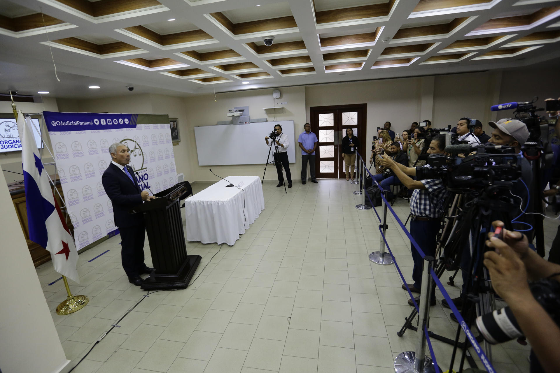 Candidatura de Mulino, que lidera las encuestas, sigue en pie para los comicios en Panamá