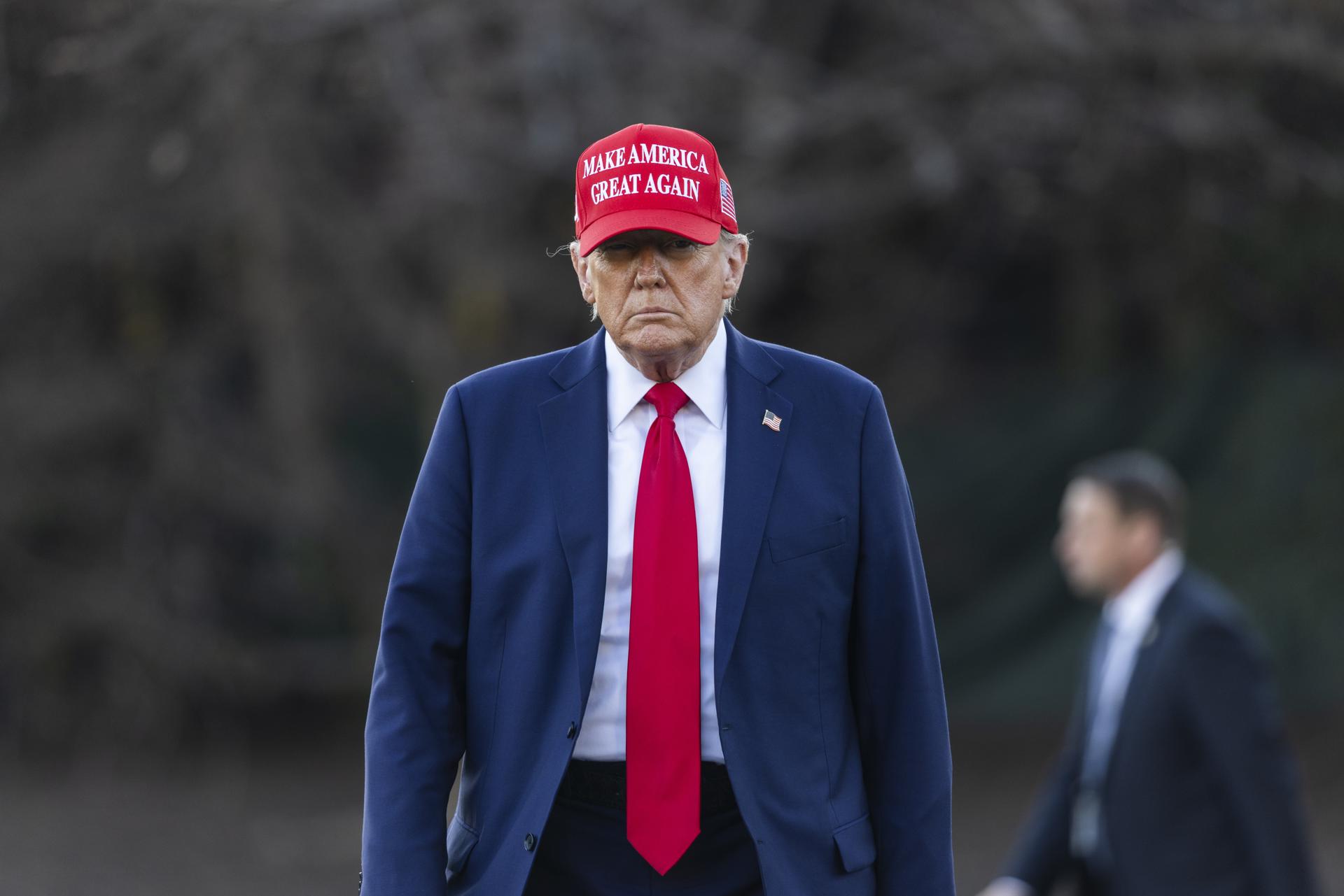 Los primeros 100 días de Trump: su giro migratorio amenaza con crear una crisis constitucional