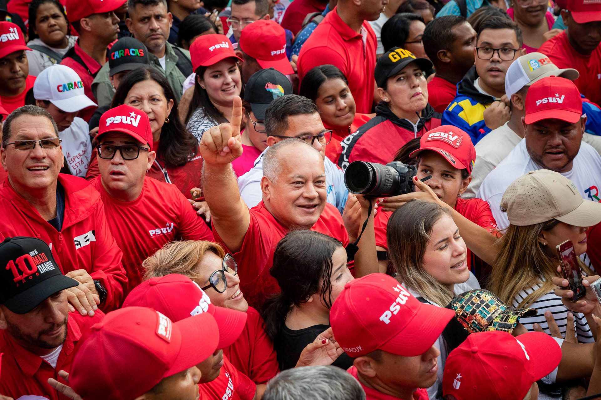 El chavismo juramenta grupos de calle para defender cada «centímetro» de Venezuela