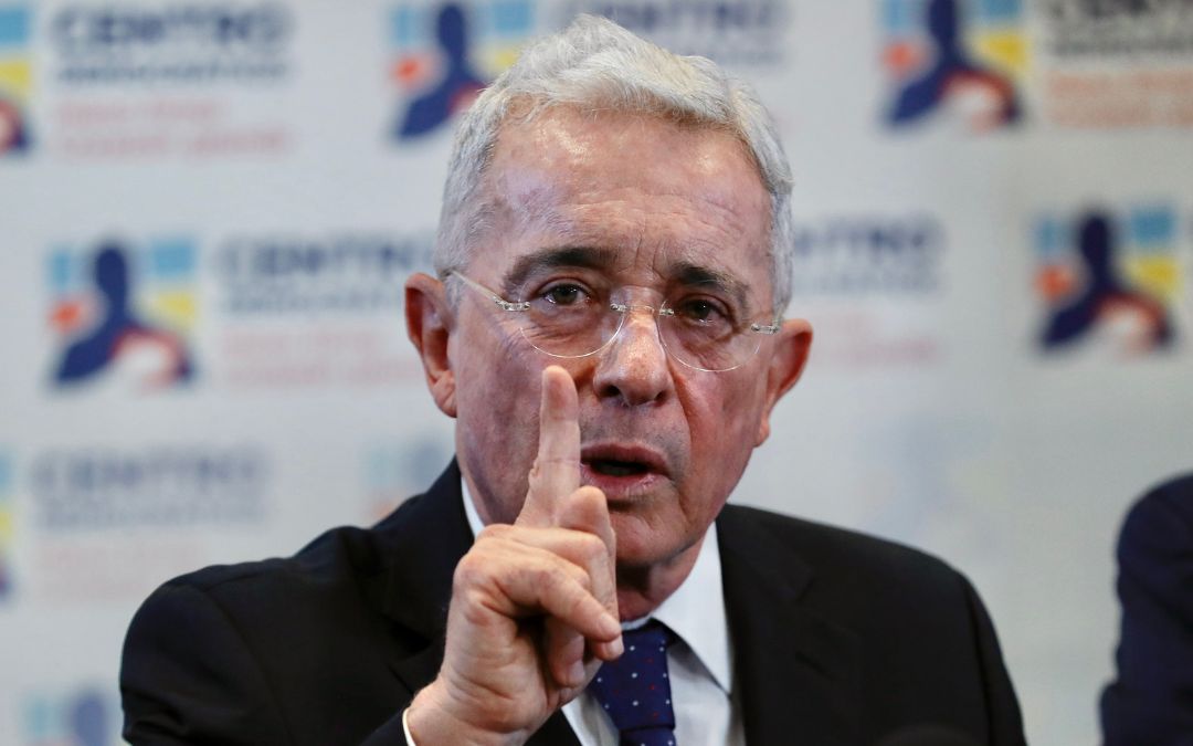 El expresidente Uribe demanda al presidente Petro por «hostigamiento y calumnia»