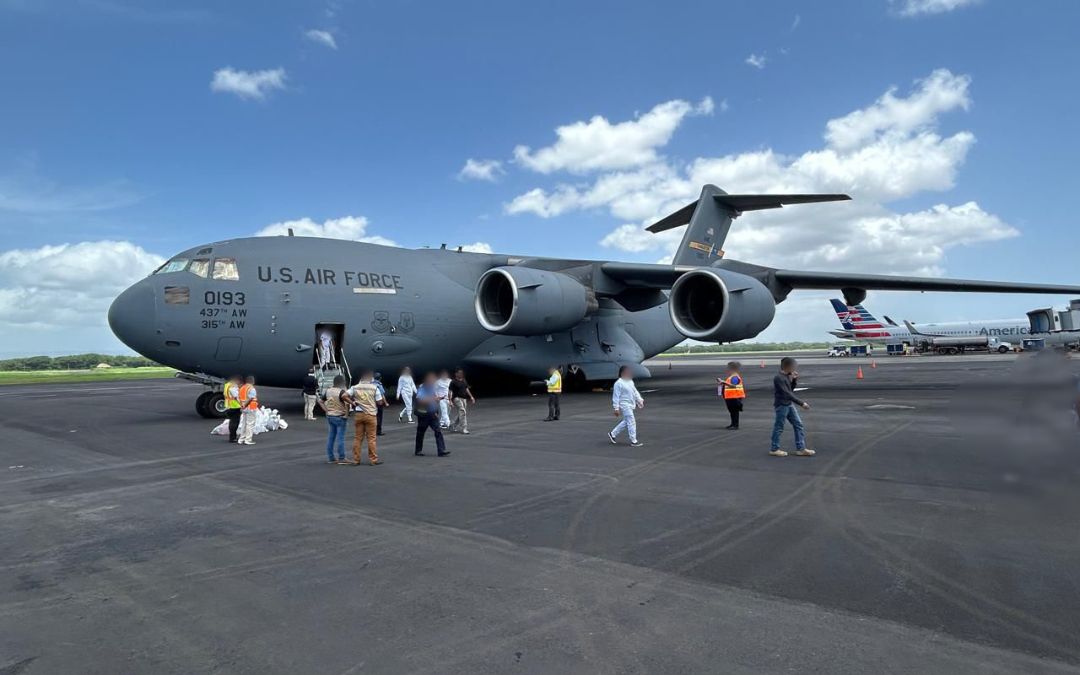 Avión militar de EEUU aterriza en Managua con nicaragüenses deportados