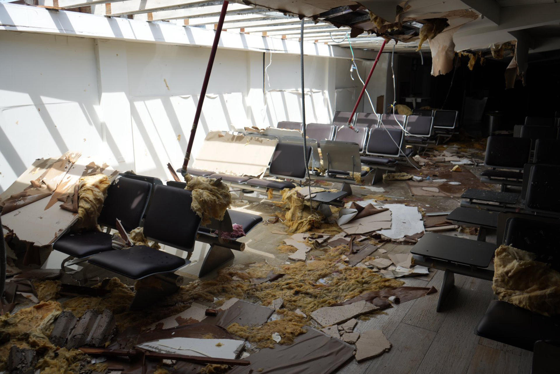Jamaica reabre sus aeropuertos tras el devastador paso del huracán Melissa