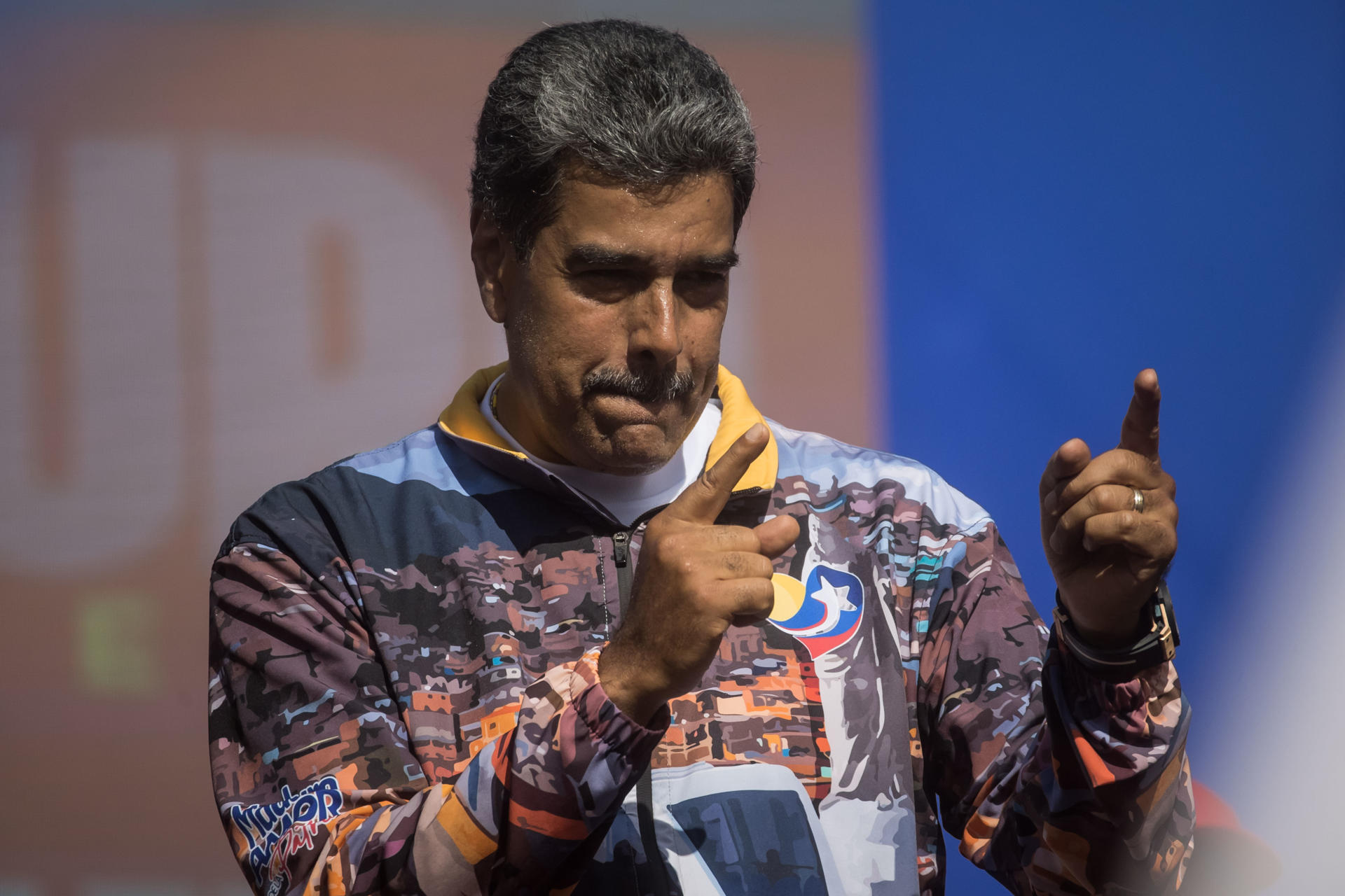 Maduro insta a tomar manzanilla al que se asuste por alerta de «baño de sangre» si pierde