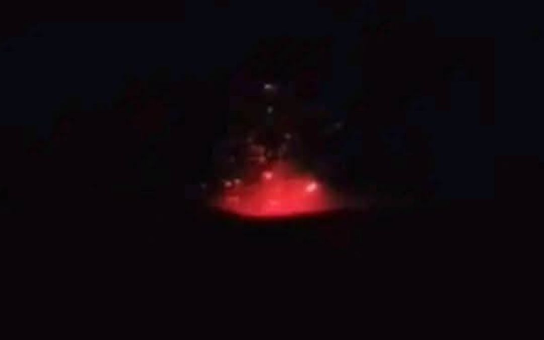 El volcán Telica incrementa su actividad con expulsión de rocas, gases y cenizas