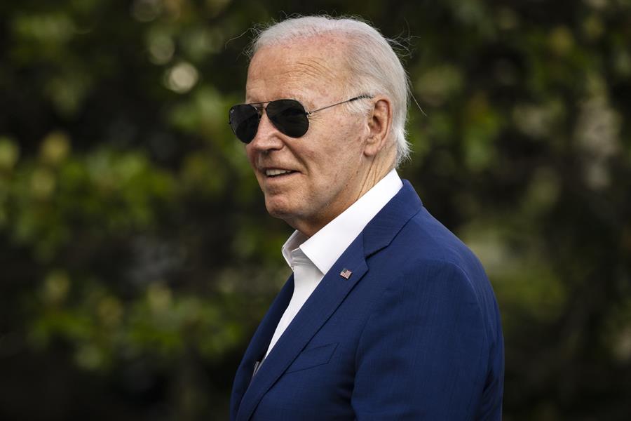 Biden insiste en una carta a congresistas que seguirá en la contienda contra Trump