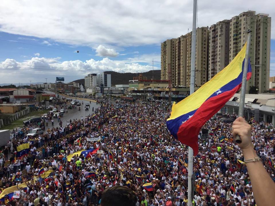 Miles de venezolanos vuelven a las calles a exigir el fin de la dictadura de Nicolás Maduro