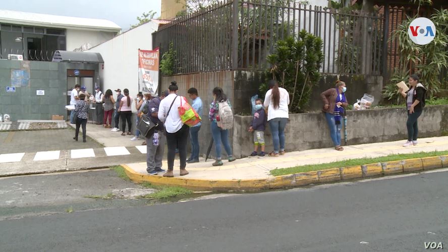 En medio del desempleo y el Covid-19, nicaragüenses en Costa Rica recurren a pedir comida para sobrevivir
