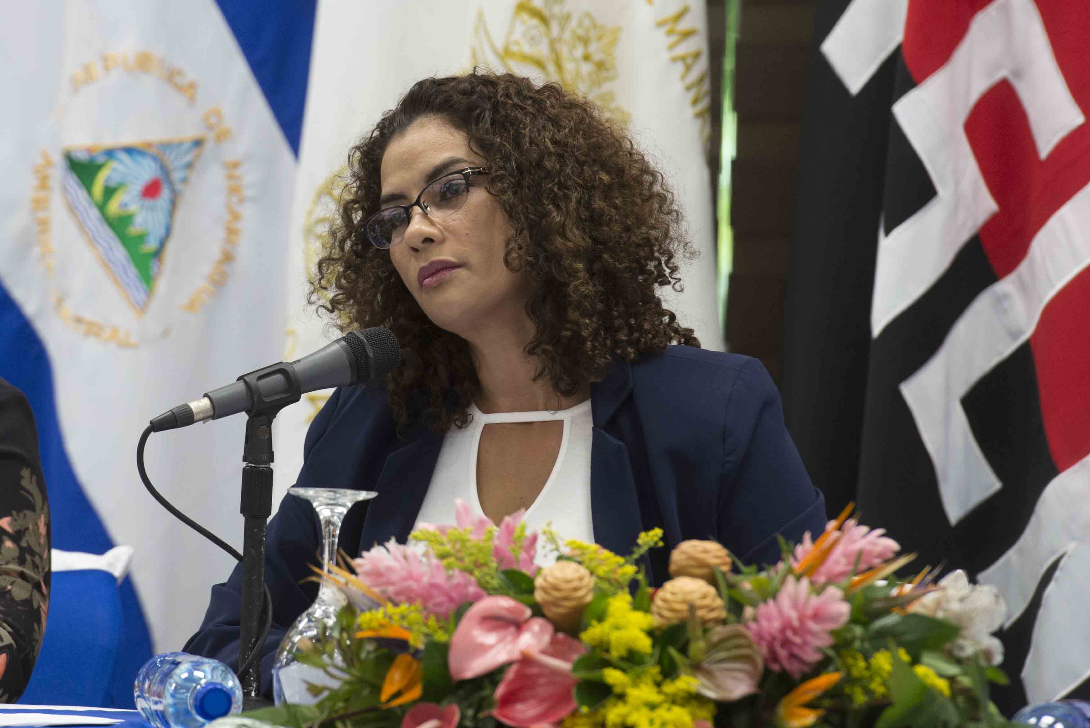 Reyna Rueda reserva tour mundial por C$2.3 millones