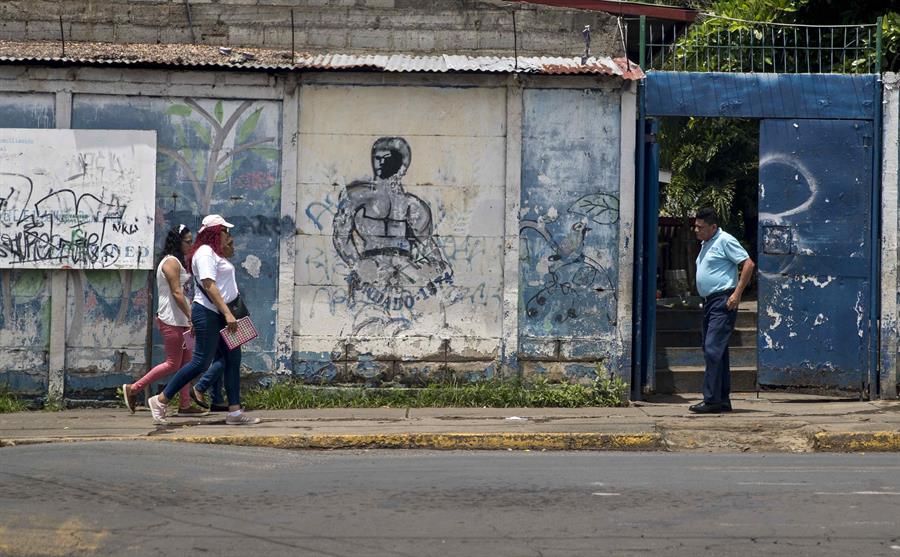 Maestros en Nicaragua celebran su día sin alegrías y con temor al COVID-19