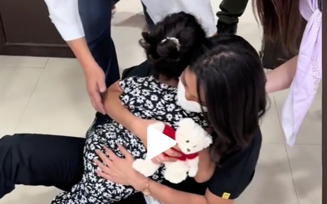 El emotivo encuentro entre una niña filipina y Sheynnis Palacios