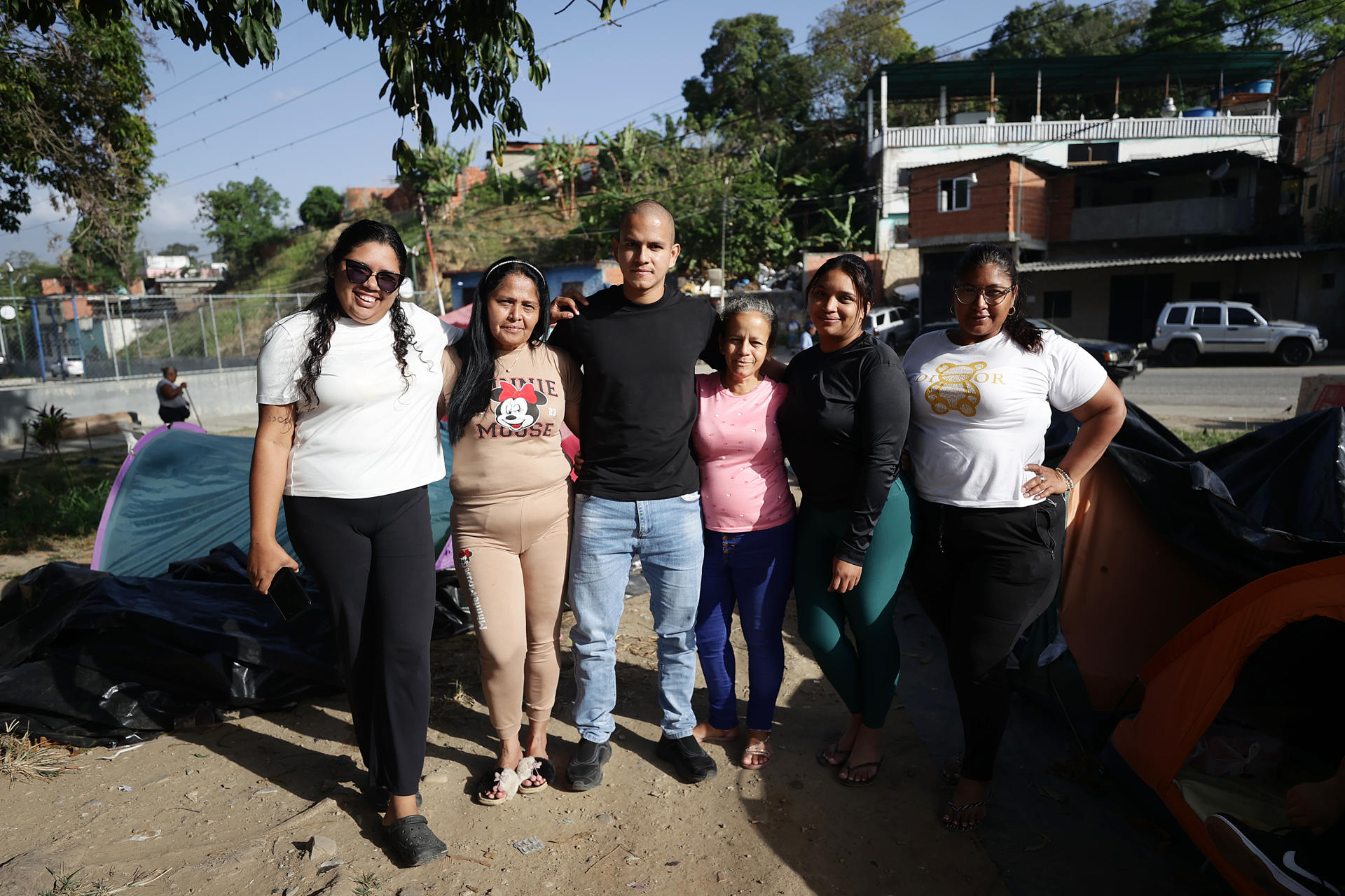 Familiares de presos políticos en Venezuela permanecen a la expectativa de liberaciones