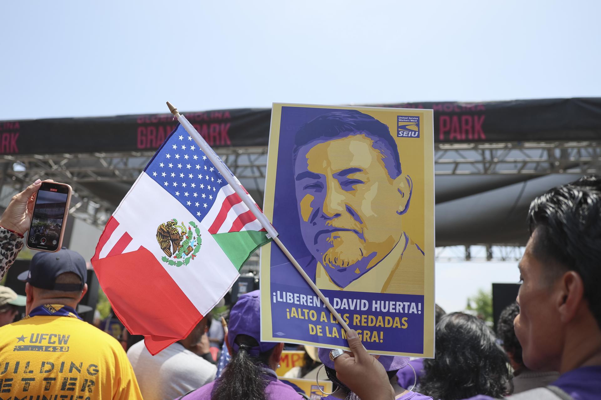 Sindicatos de Florida piden retirar cargos contra líder sindical arrestado en Los Ángeles
