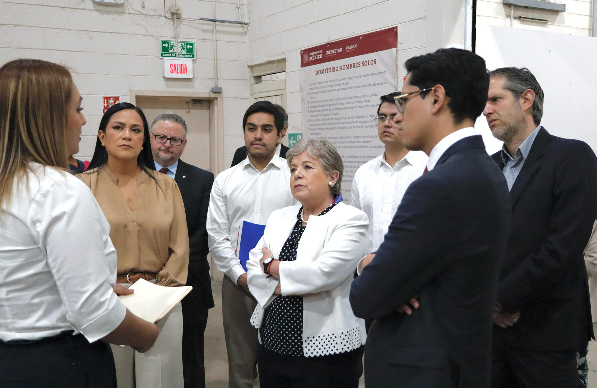 México promete «atención digna» a migrantes en visita de la canciller a la frontera norte