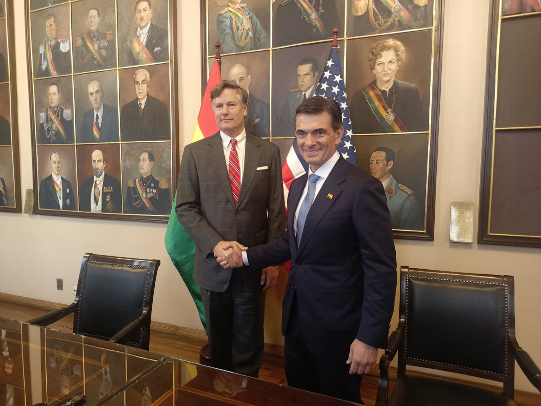EEUU anuncia retorno de embajadores a Bolivia tras 17 años, durante la investidura de Paz