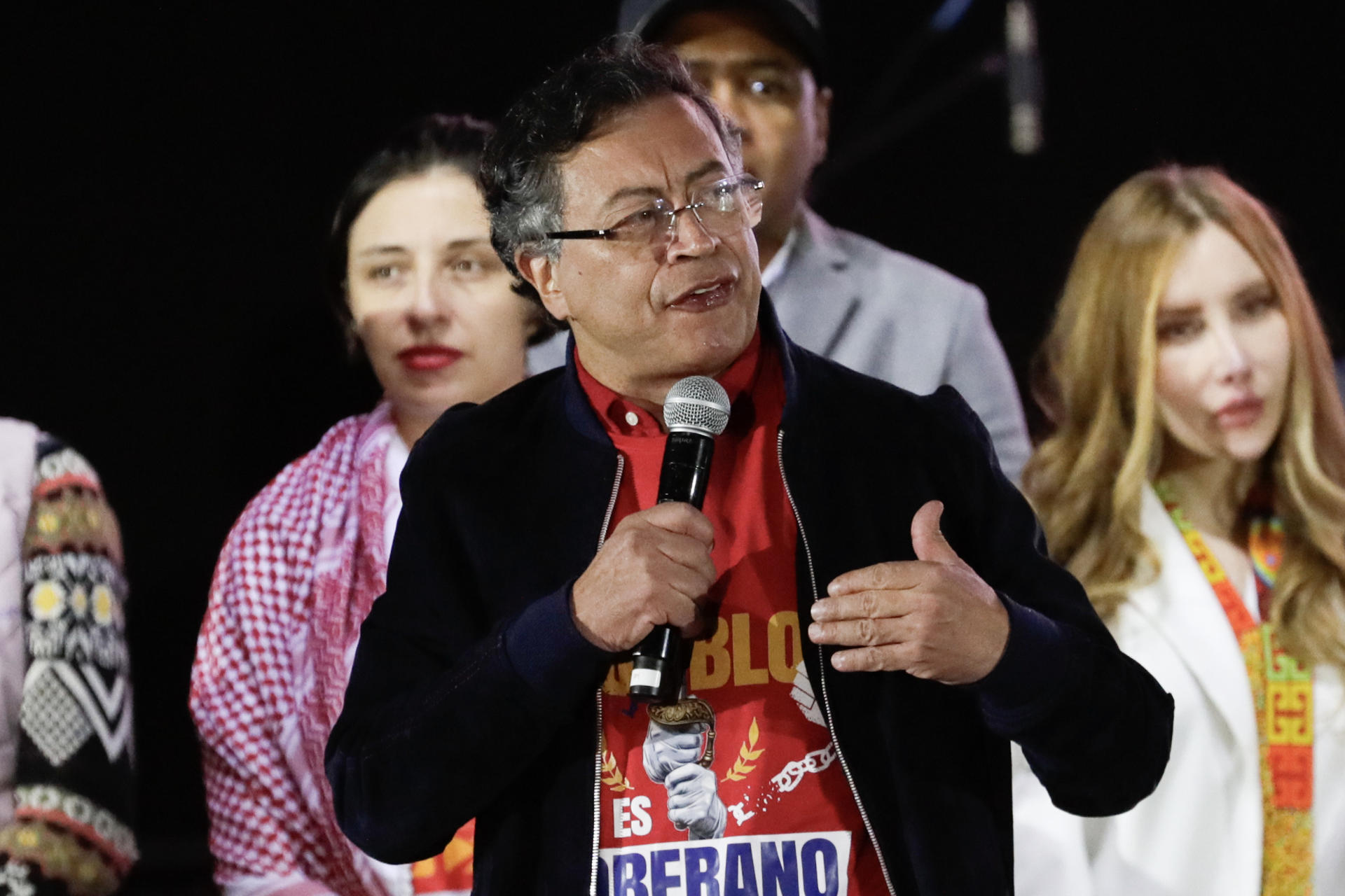 Petro dice que diálogo es el camino para los cambios, tras fracaso de referendo en Ecuador