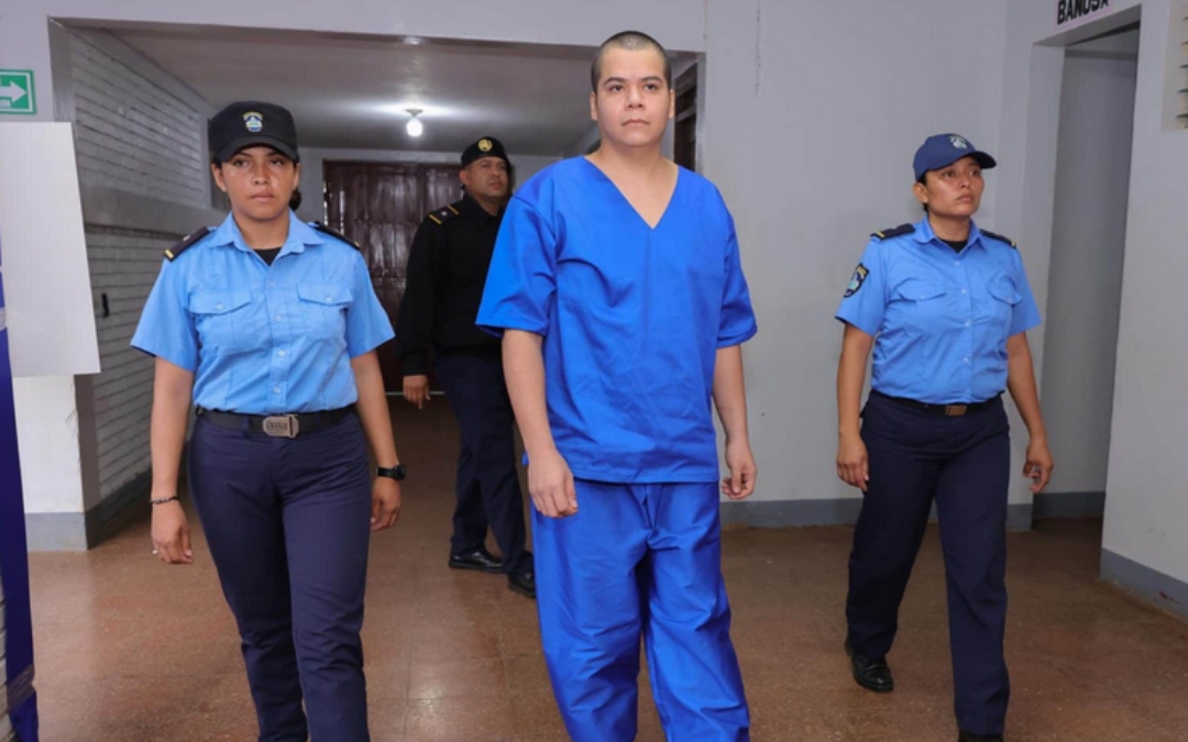 El médico Yerri Estrada pasa a arresto domiciliario tras tres meses encarcelado por la dictadura