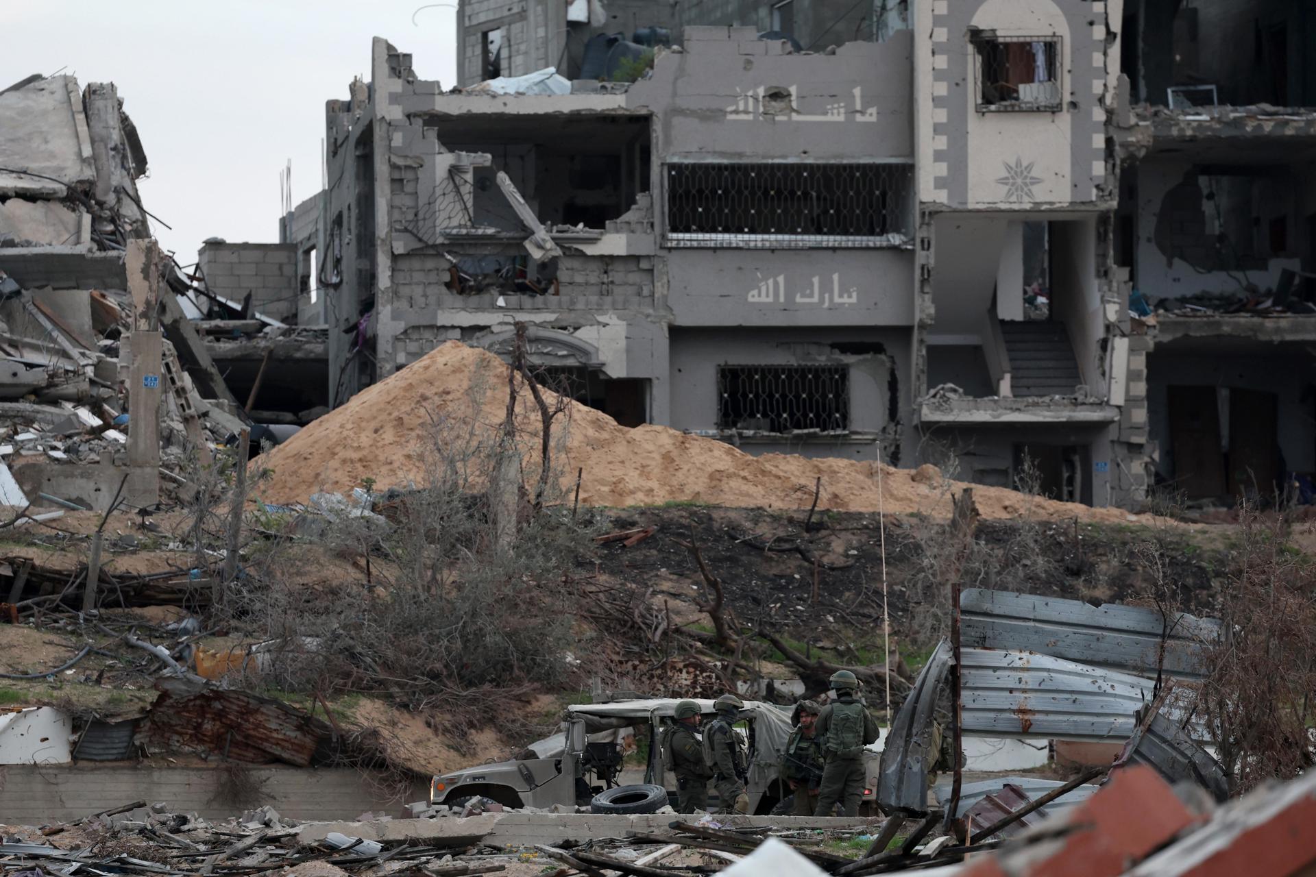 Israel sigue bombardeando las inmediaciones del hospital Kamal Adwan, en el norte de Gaza