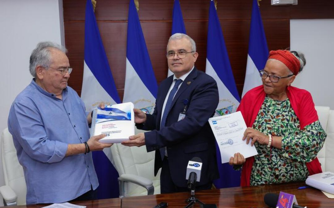 Ovidio Reyes suplanta a ministro de Hacienda en la presentación del Presupuesto de la República