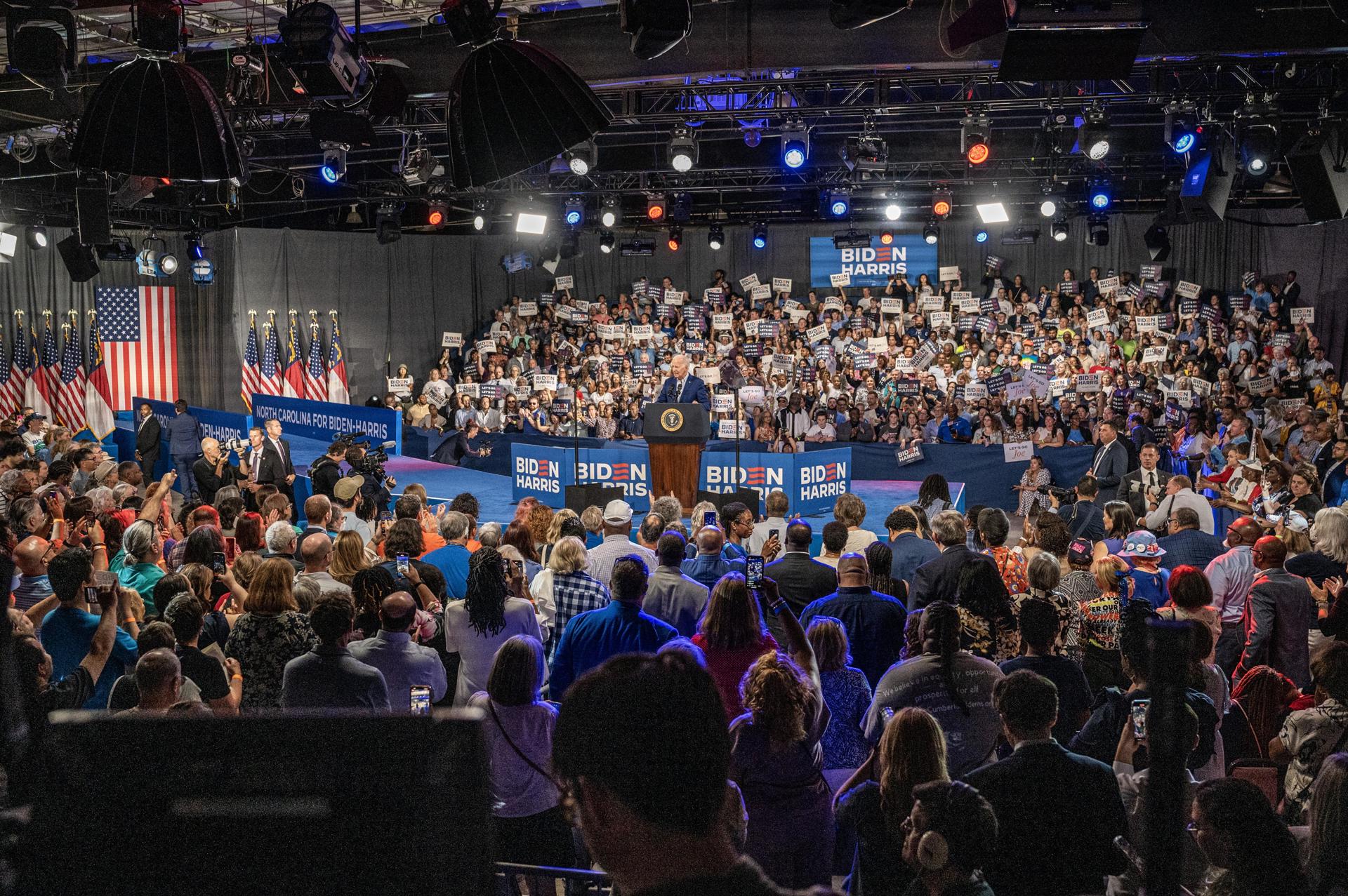 Biden reaparece tras el debate y asegura que está capacitado y planea ganar las elecciones