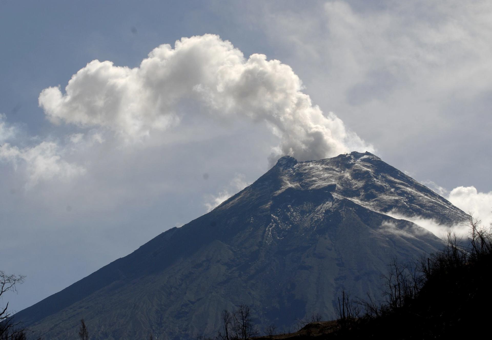 Estudian los volcanes de Ecuador y Canarias para demostrar riqueza del volcanismo insular