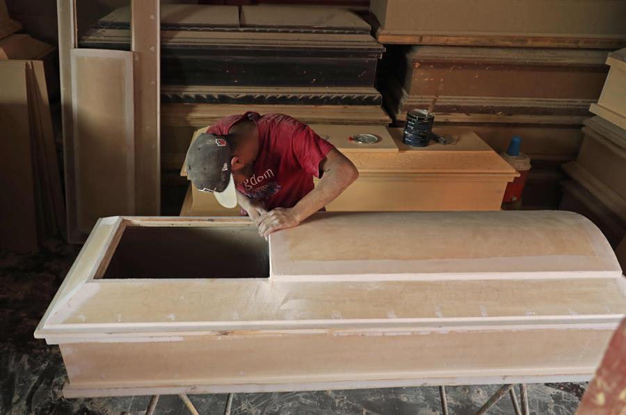 Un fabricante de ataúdes septuplicó sus ventas en Nicaragua debido a la Covid-19