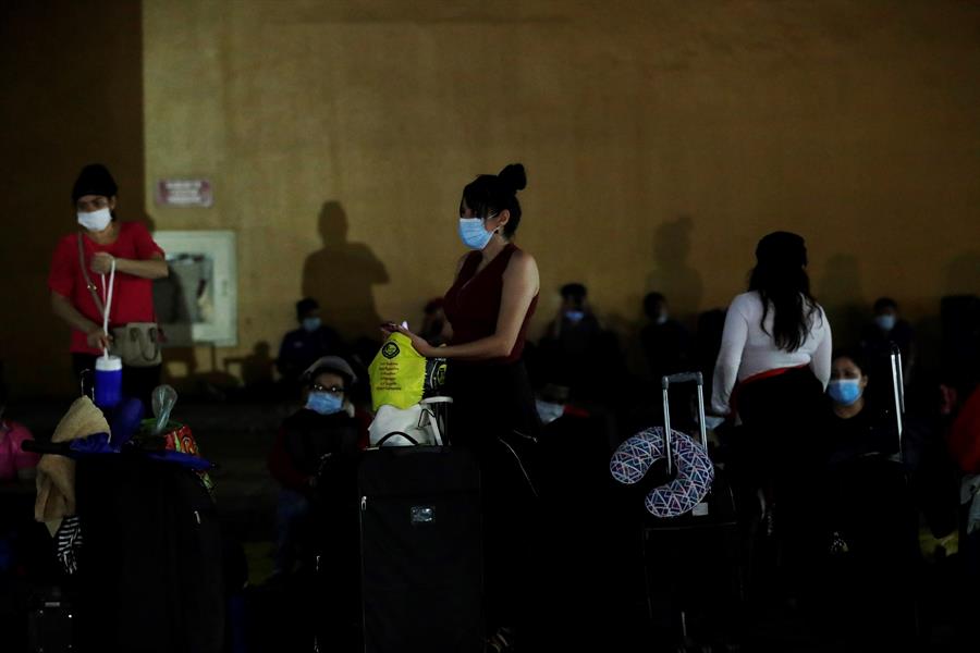 Más de mil  nicaragüenses duermen en la calle a esperas que Nicaragua autorice su viaje desde Panamá