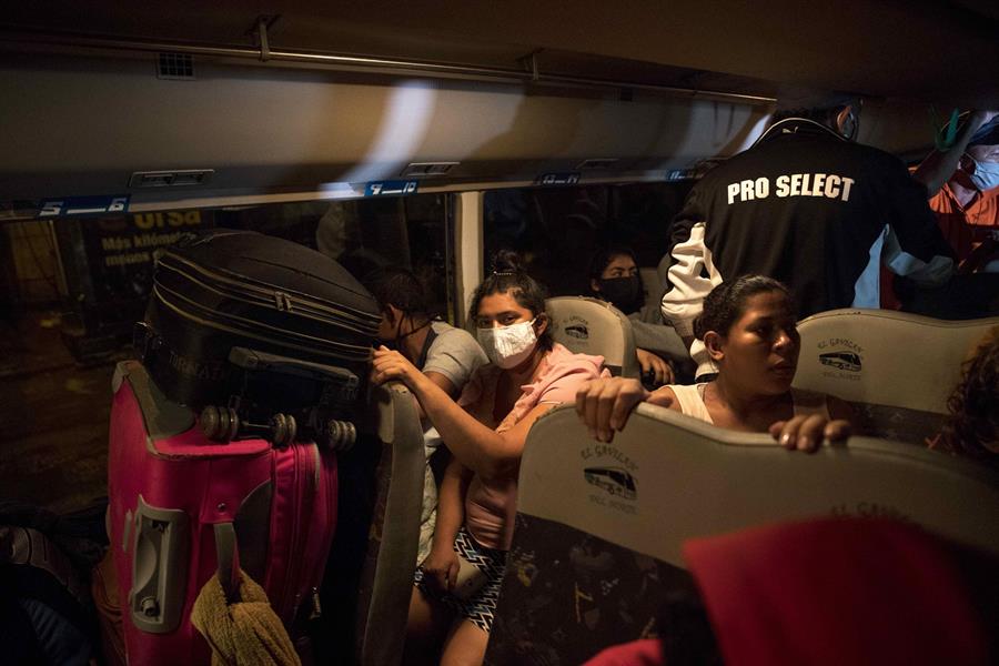 Tras dos días de viaje ingresan a Nicaragua 89 nacionales que permanecían varados en Panamá