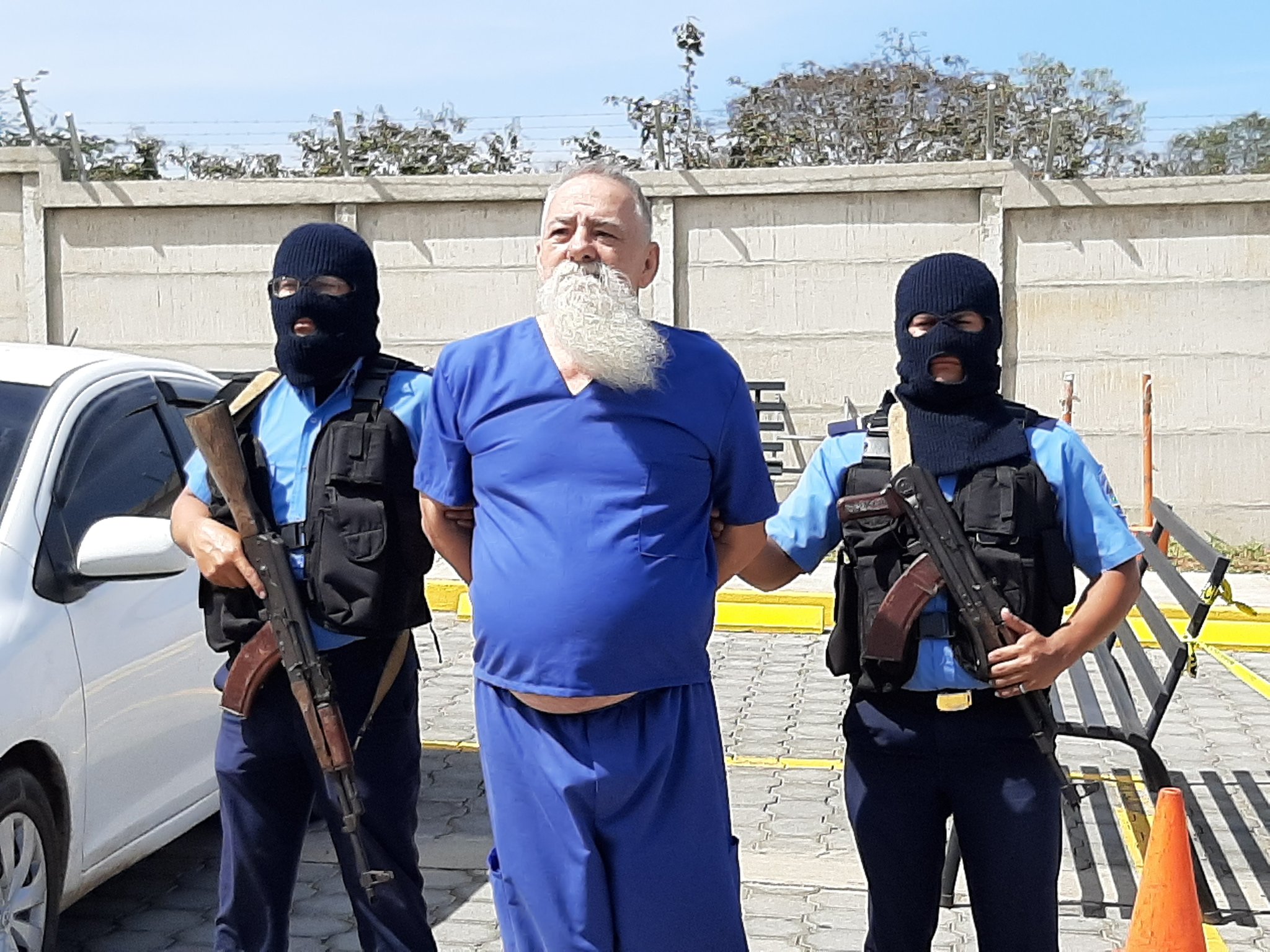 Dictan 61 años de cárcel para estadounidense que mató a dos mujeres en Granada