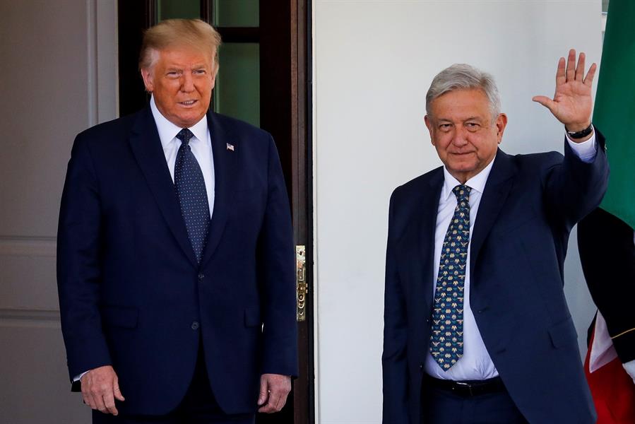 Presidente de México se deshace en halagos a Trump sin tocar el tema migratorio
