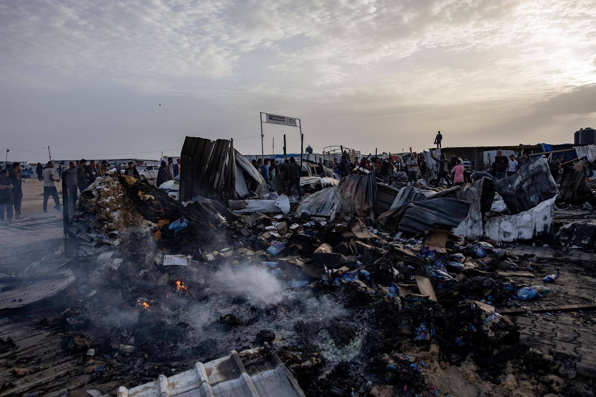 La UNRWA dice que «no hay ningún lugar seguro en Gaza» tras el ataque en un campo de Rafah