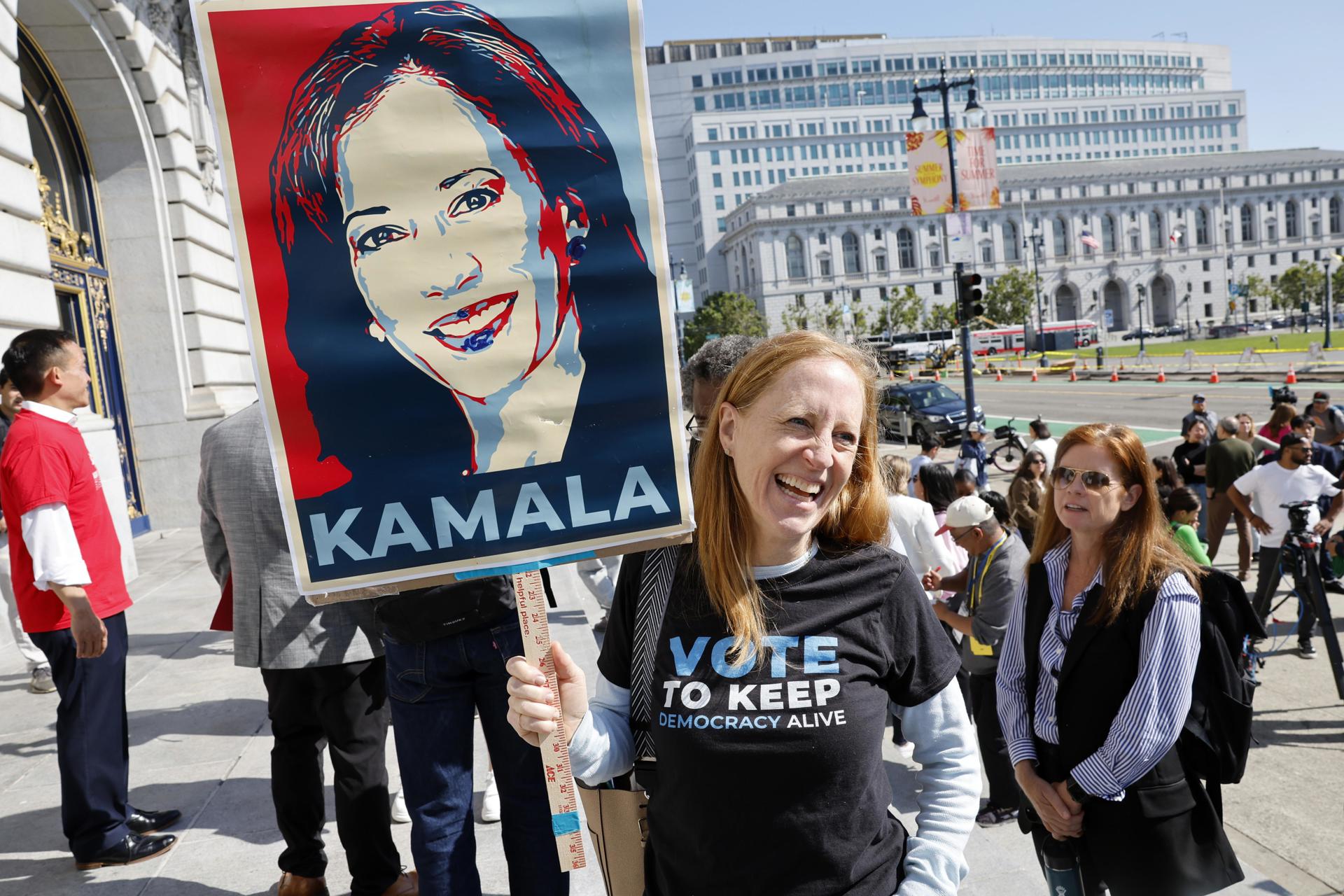 Kamala Harris alcanza el apoyo de suficientes delegados para garantizar su nominación