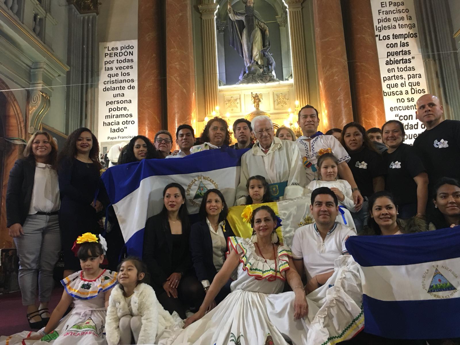 En Madrid, España, celebran misa en memoria de los asesinados por la represión