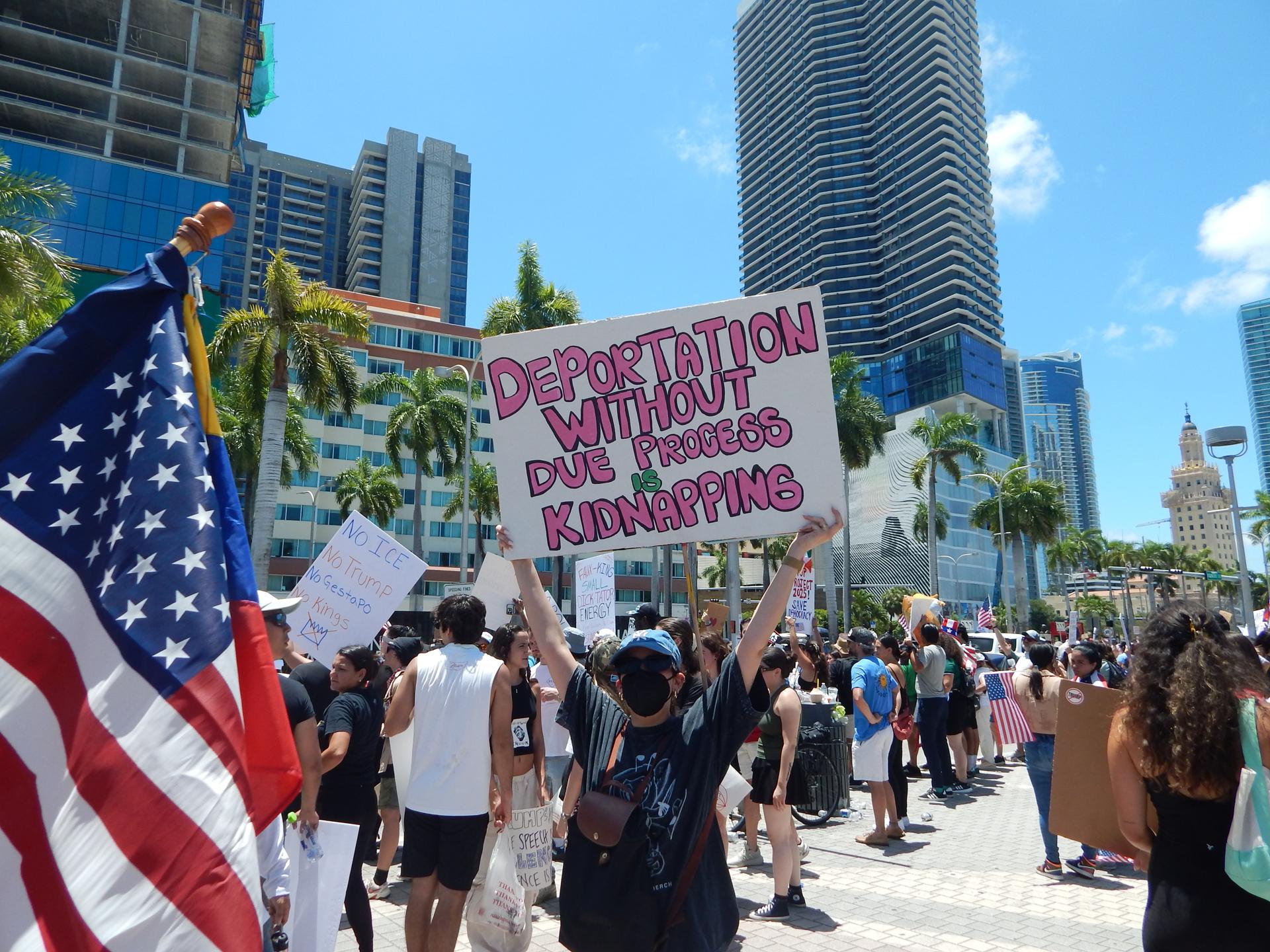 Las calles de EEUU se llenan de masivas protestas contra el «autoritarismo» de Trump